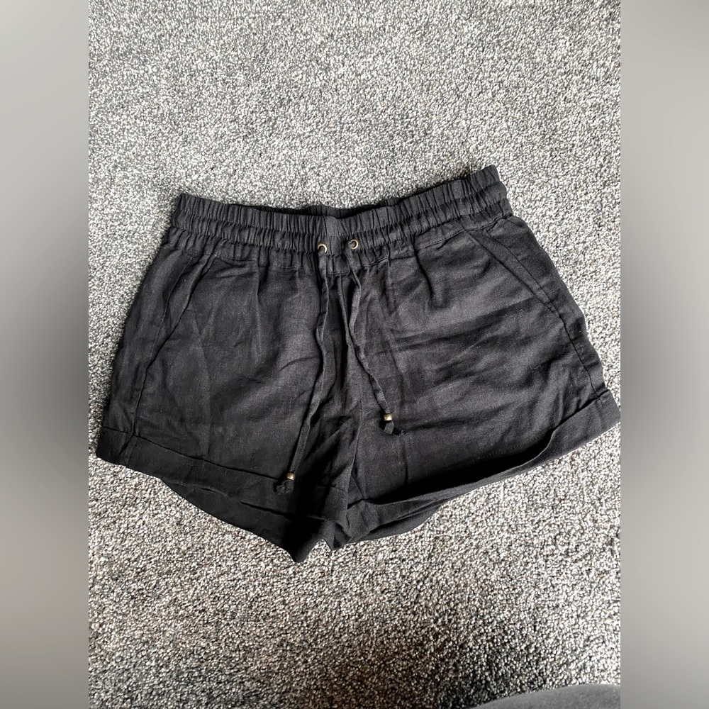 LOVE TREE LINEN SHORTS